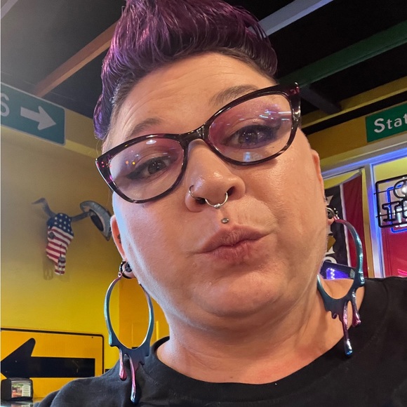 Meet your Posher, Amber - Picture 2 of 2